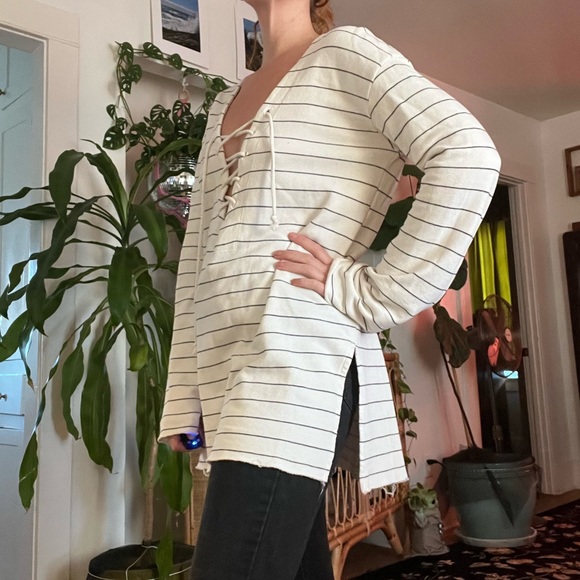 Truly Madly deeply Urban outfitters Beach sweater - Picture 2 of 5